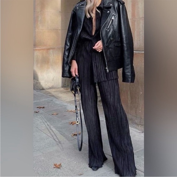 Black Women's Plisse set